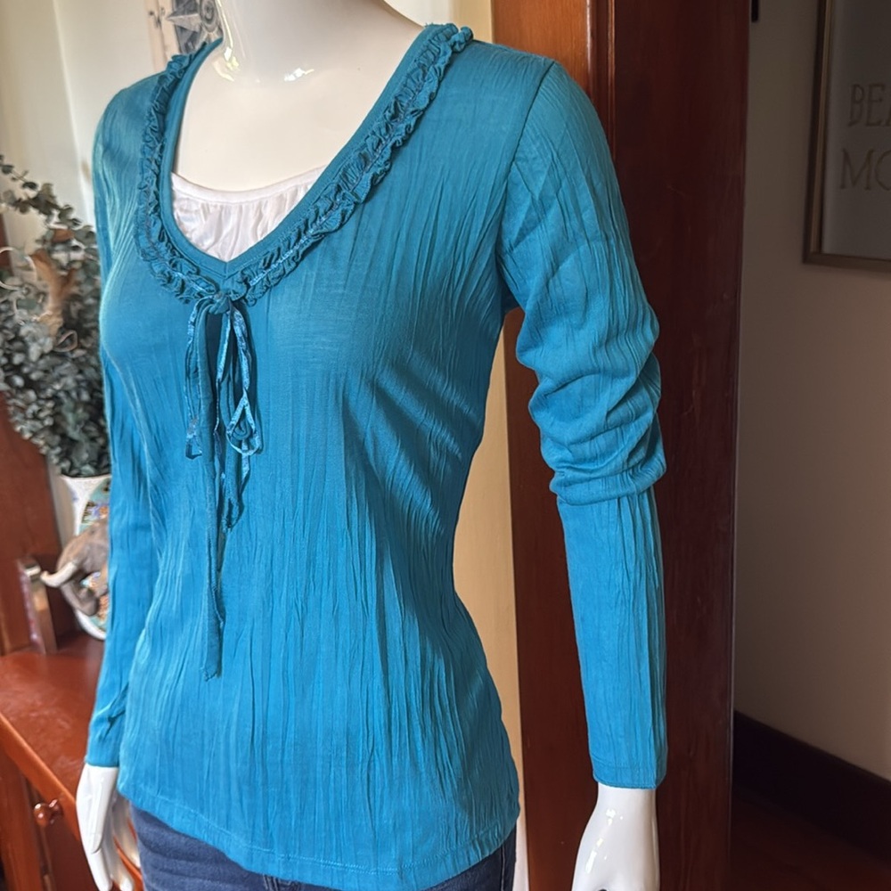 NWT northern reflections size small Teal Long Sleeve Women's Top light top
